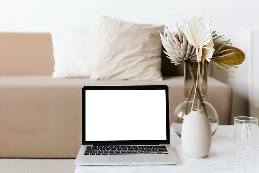 A Minimalist Workspace for Stress-Free Productivity